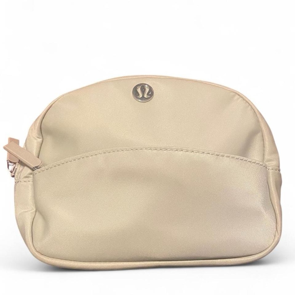 Cream #Lululemon City essentials pouch mini 2L